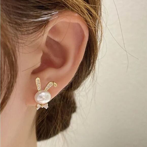 NEW MR RABBIT BOWTIE PEARL & CUBIC ZIRCONIA STUD EASTER EARRINGS - Picture 2 of 11